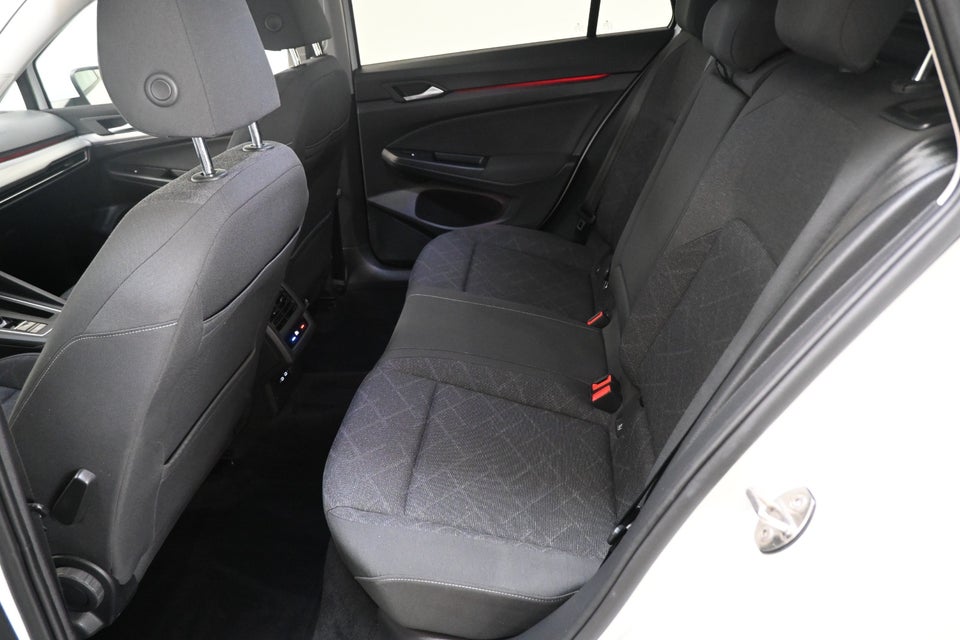 VW Golf VIII 1,5 eTSi 130 Life Variant DSG 5d