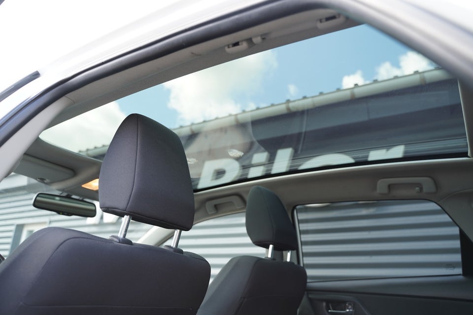 Toyota Auris 1,8 Hybrid H2 Style Skyview CVT 5d