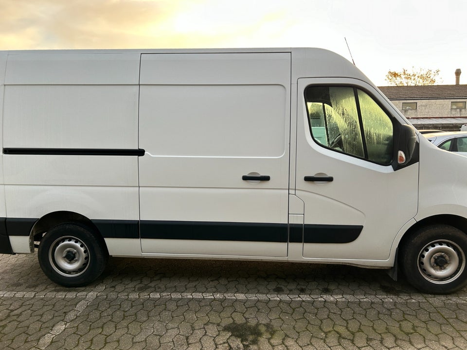 Nissan Interstar 2,3 dCi 150 L2H2 N-Connecta Van