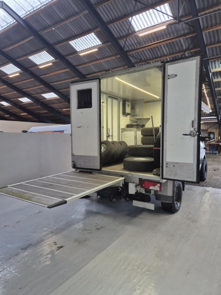 Mercedes Sprinter 319 3,0 CDi Alukasse m/lift 2d