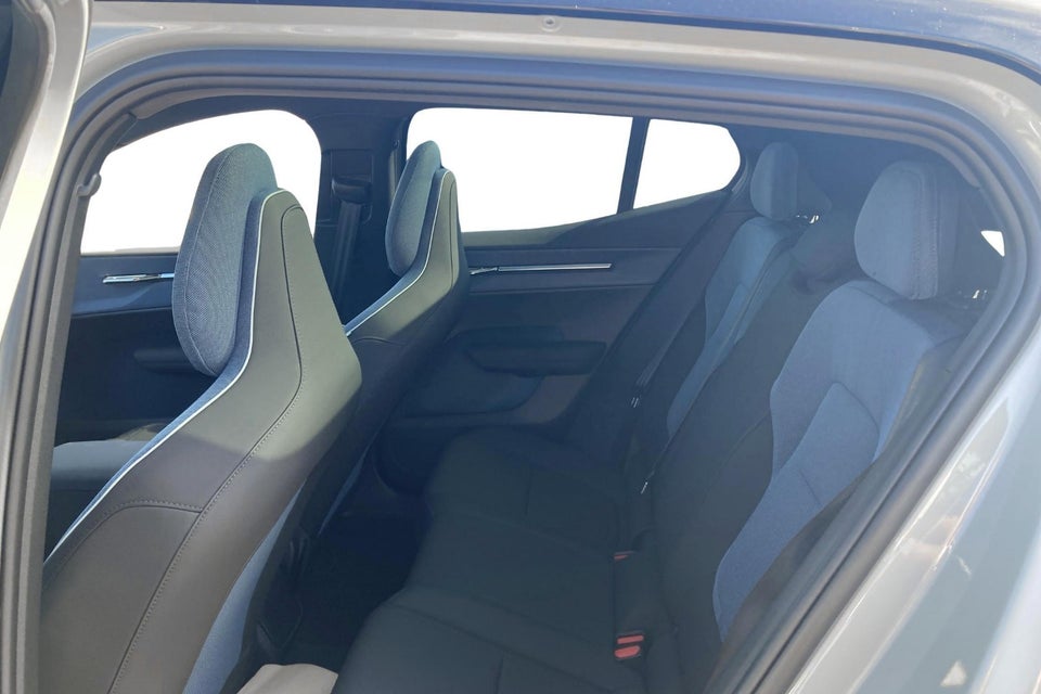 Volvo EX30 Twin Performance Plus 5d