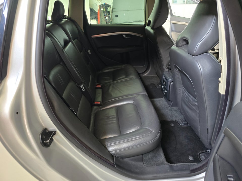Volvo V70 2,4 D5 205 Summum aut. 5d