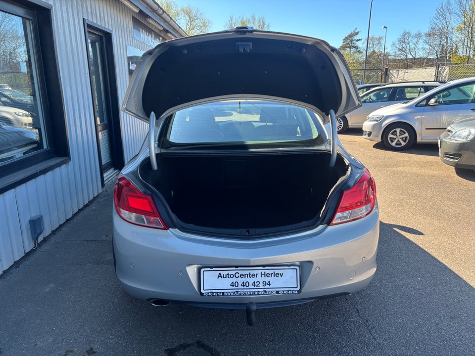 Opel Insignia 1,8 Edition 4d