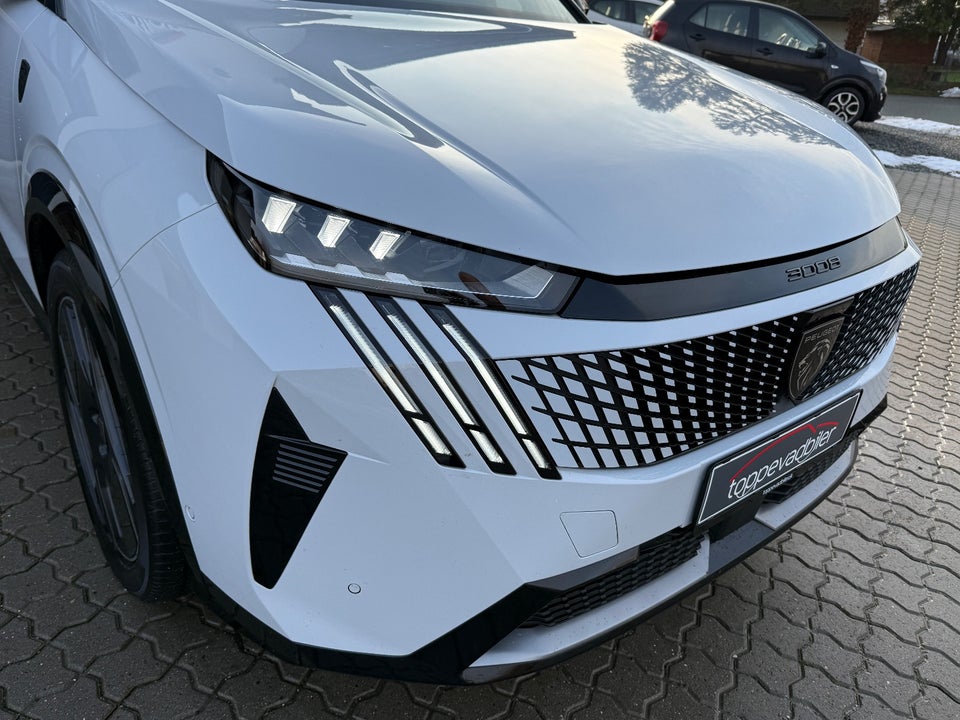 Peugeot e-3008 77 GT Pack 5d