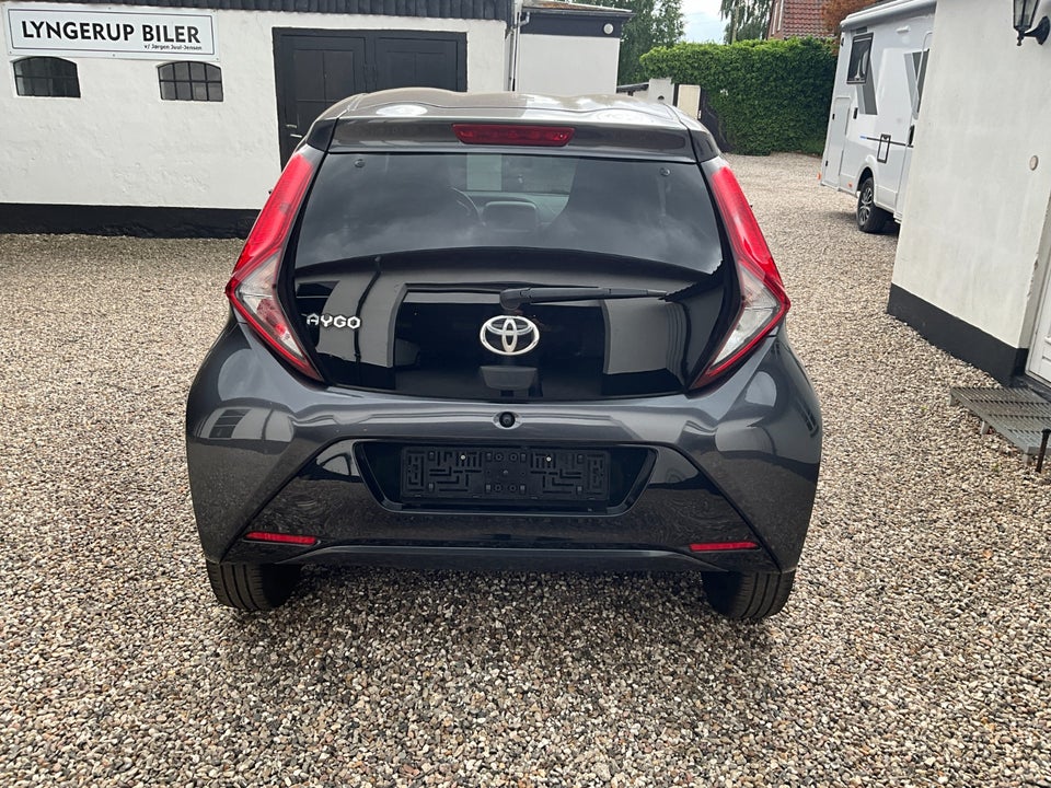 Toyota Aygo 1,0 VVT-i x-play 5d