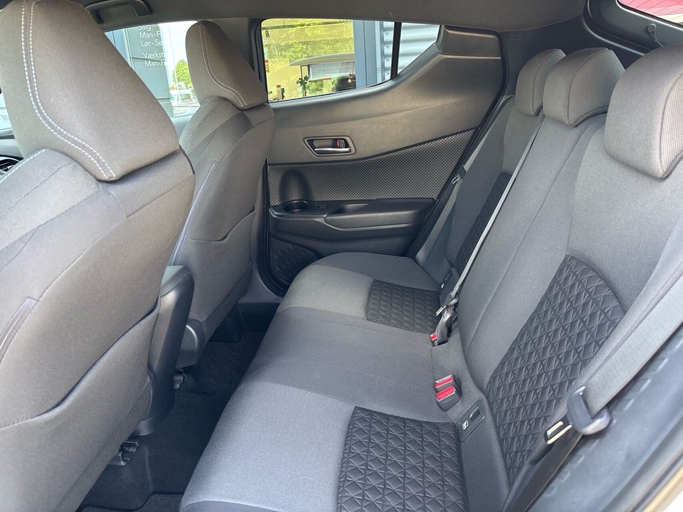 Toyota C-HR 1,8 Hybrid C-LUB Premium CVT 5d