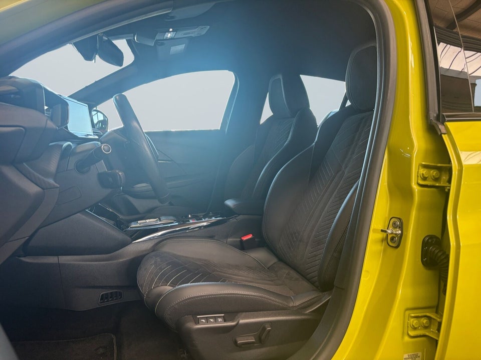 Peugeot e-208 54 GT 5d