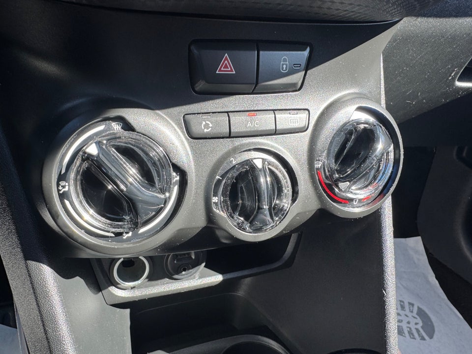 Peugeot 2008 1,6 e-HDi 92 Active Sky 5d