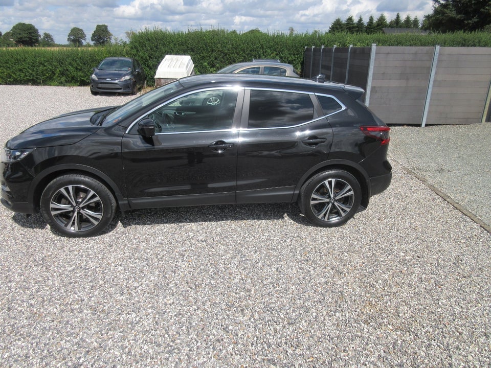 Nissan Qashqai 1,3 Dig-T 140 N-Connecta 5d