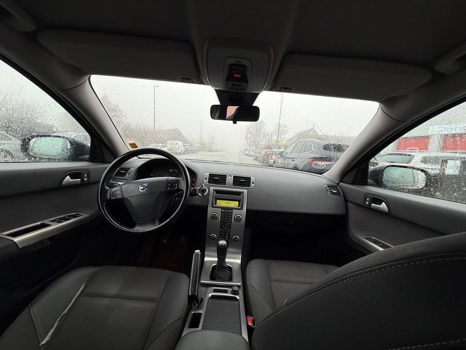 Volvo S40 1,8 Momentum 4d