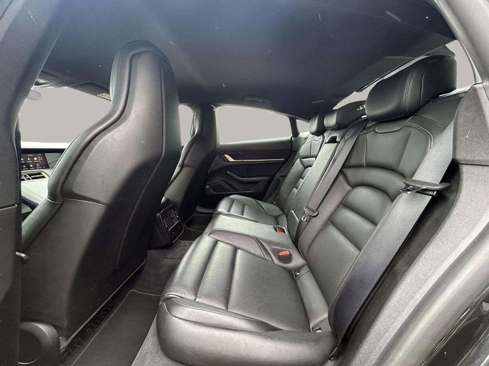 Porsche Taycan 4d