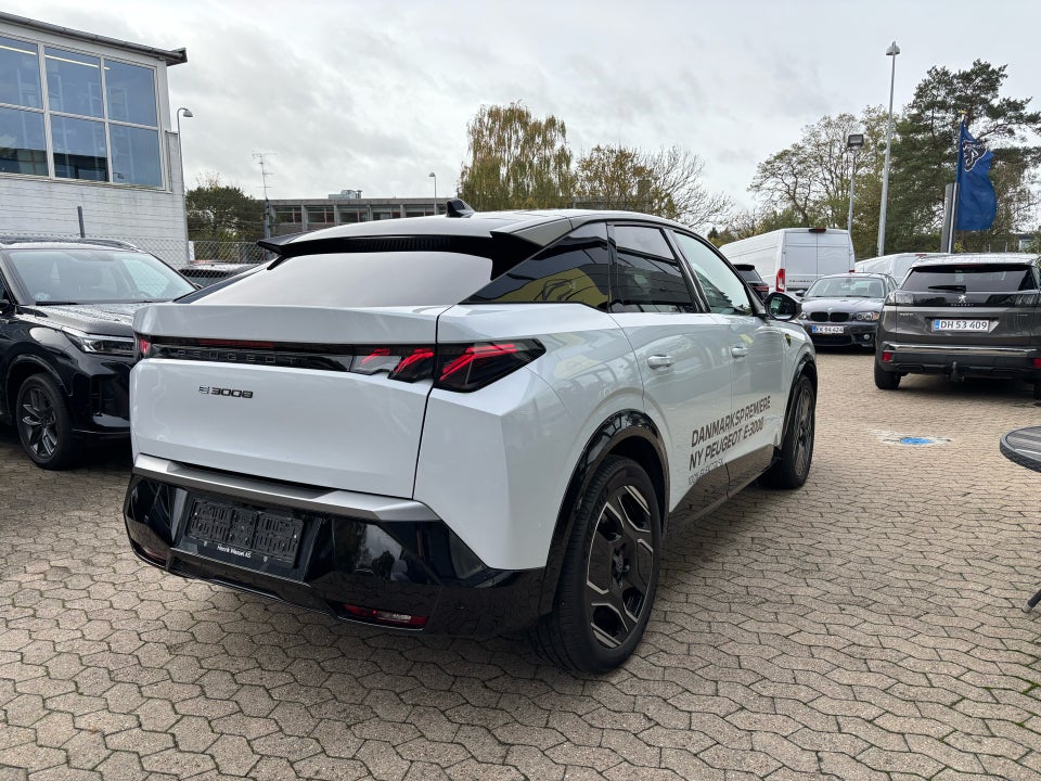 Peugeot e-3008 77 GT 5d