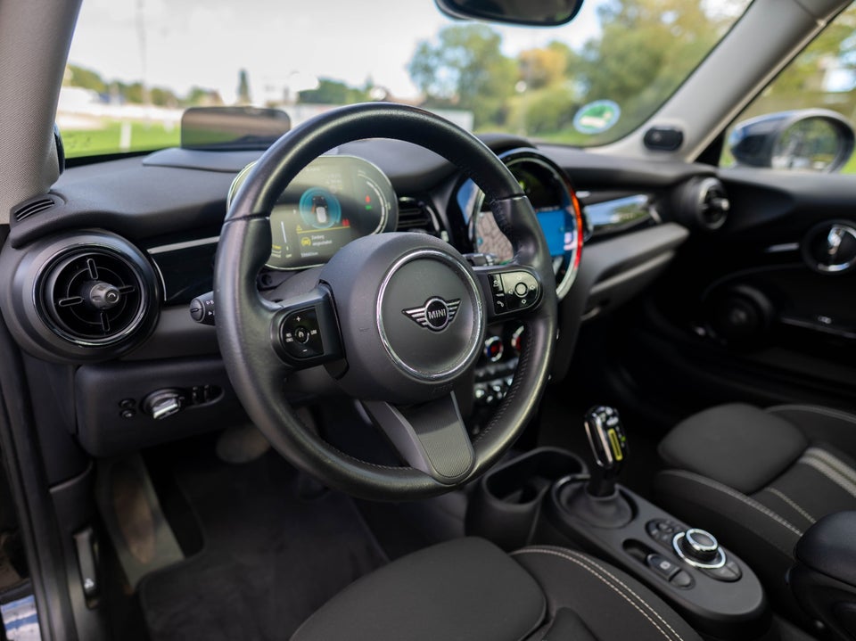 MINI Cooper SE Essential 3d