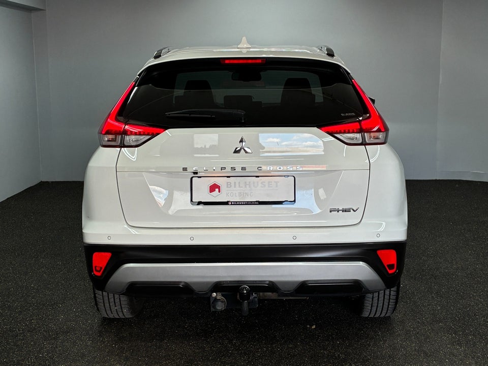 Mitsubishi Eclipse Cross 2,4 PHEV Intense CVT 4WD 5d