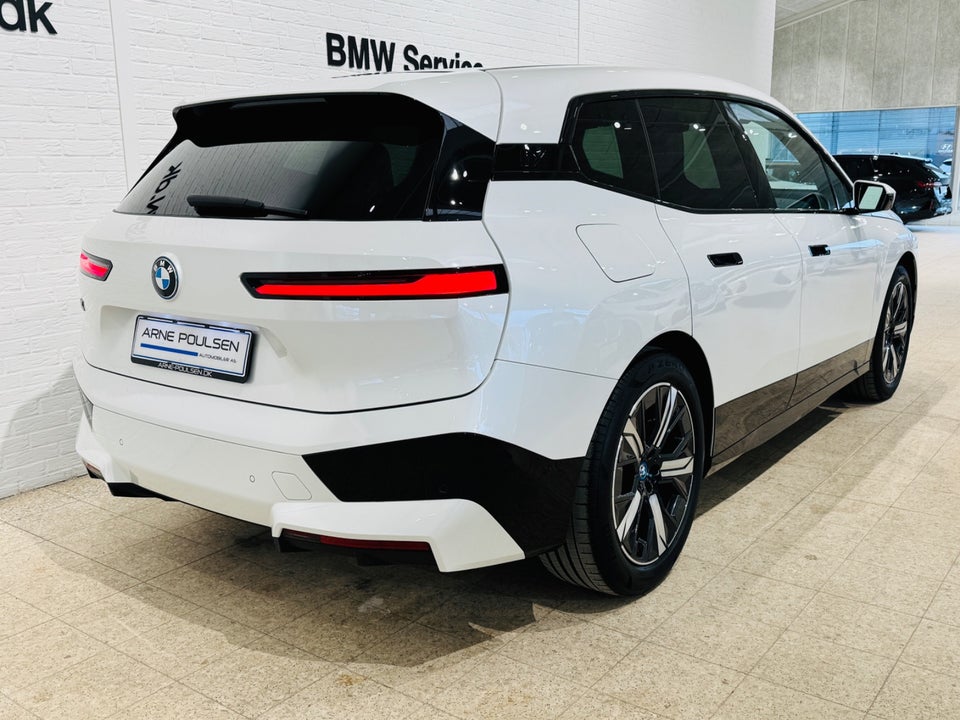 BMW iX xDrive40 Supercharged 5d
