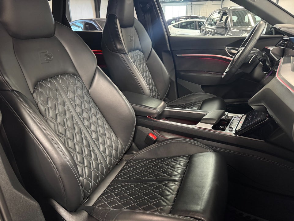 Audi Q8 e-tron 55 S-line quattro 5d