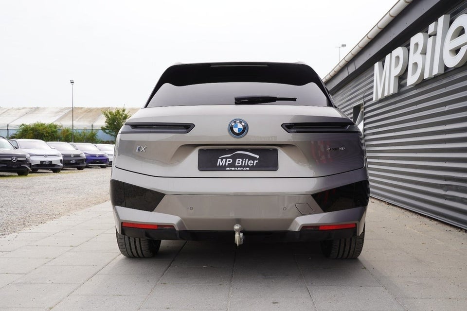 BMW iX xDrive40 Fully Charged Sport 5d