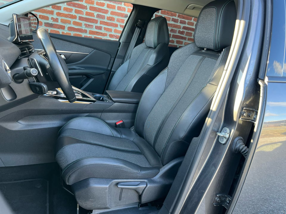 Peugeot 3008 1,2 PureTech 130 Allure Pack EAT8 5d