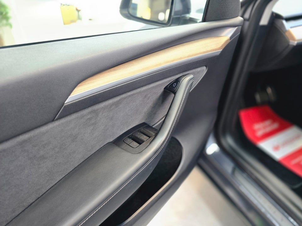 Tesla Model Y Long Range AWD 5d