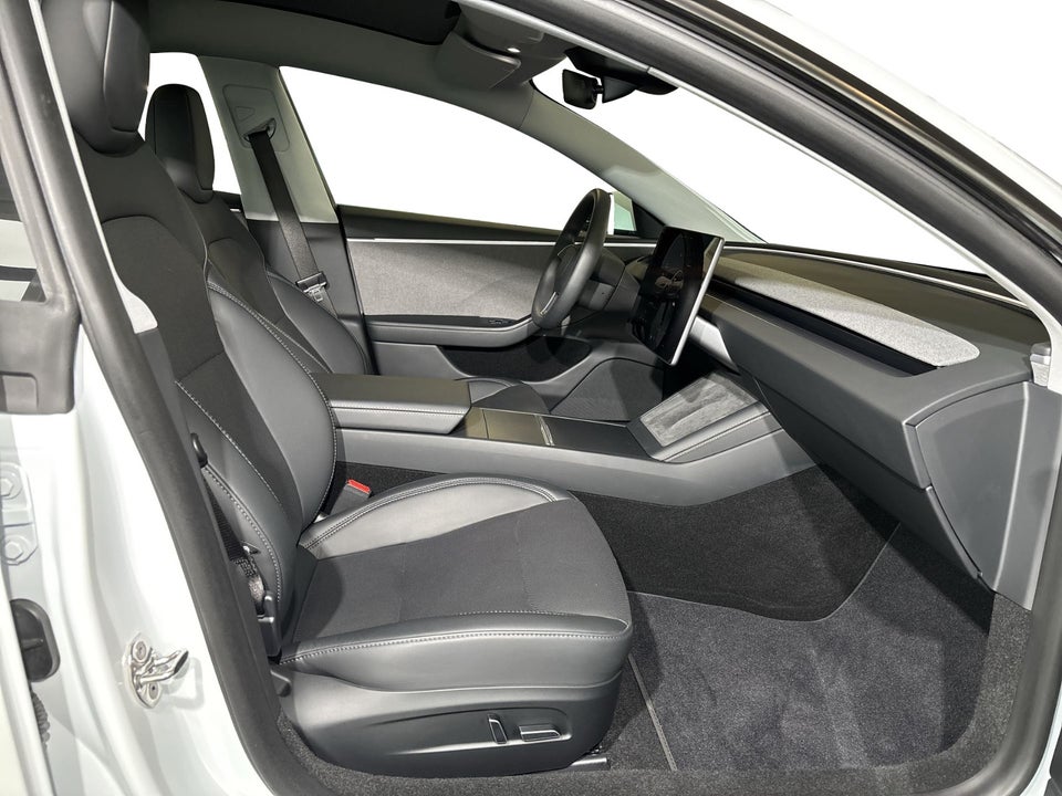 Tesla Model 3 RWD 4d