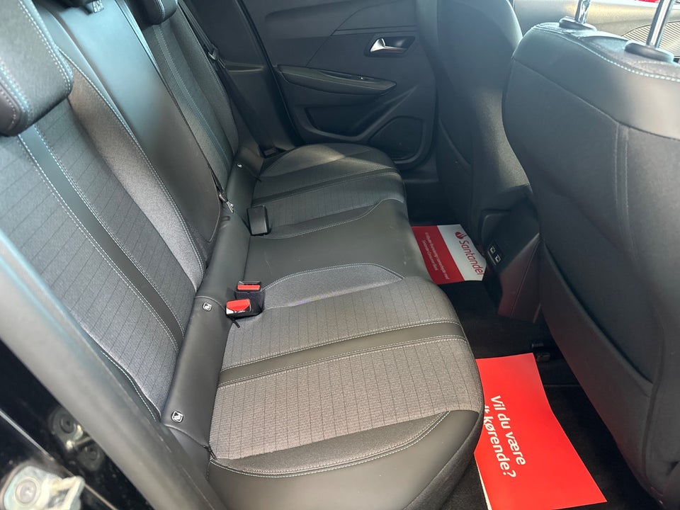 Peugeot 208 1,2 PureTech 100 Allure EAT8 5d