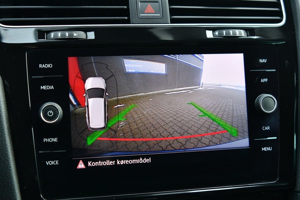 VW Golf VII 2,0 TDi 150 Highline Variant DSG 5d