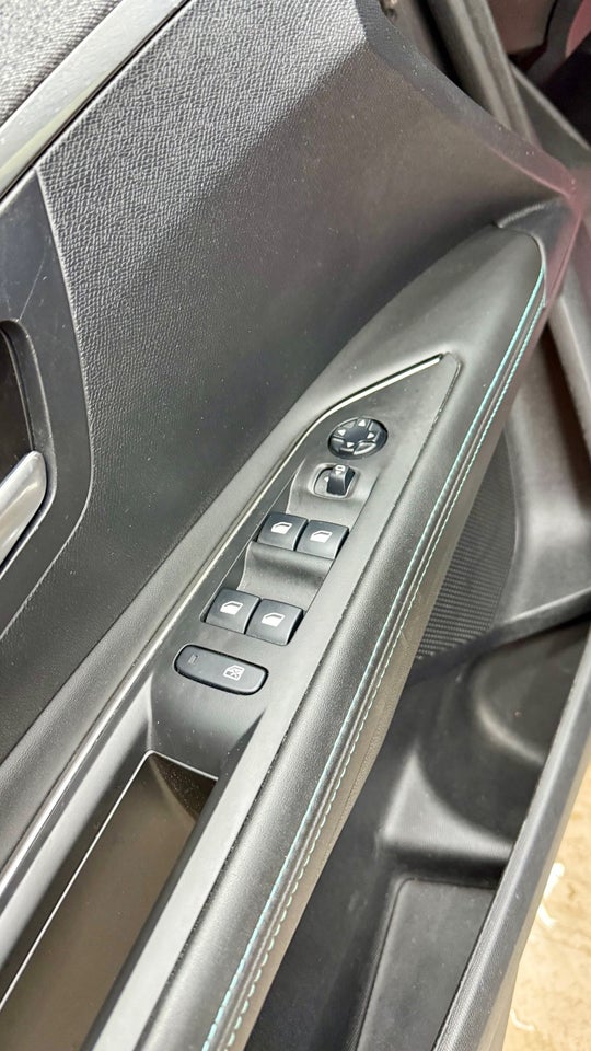 Peugeot 3008 1,6 Hybrid First Selection EAT8 5d