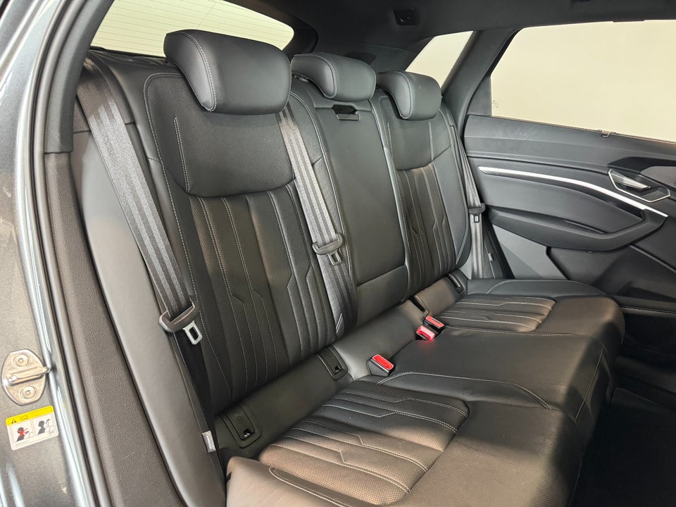 Audi Q8 e-tron 55 S-line quattro 5d