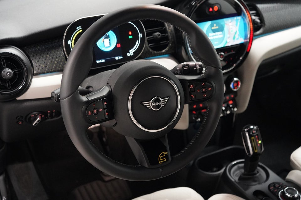 MINI Cooper SE Electric Trim 3d