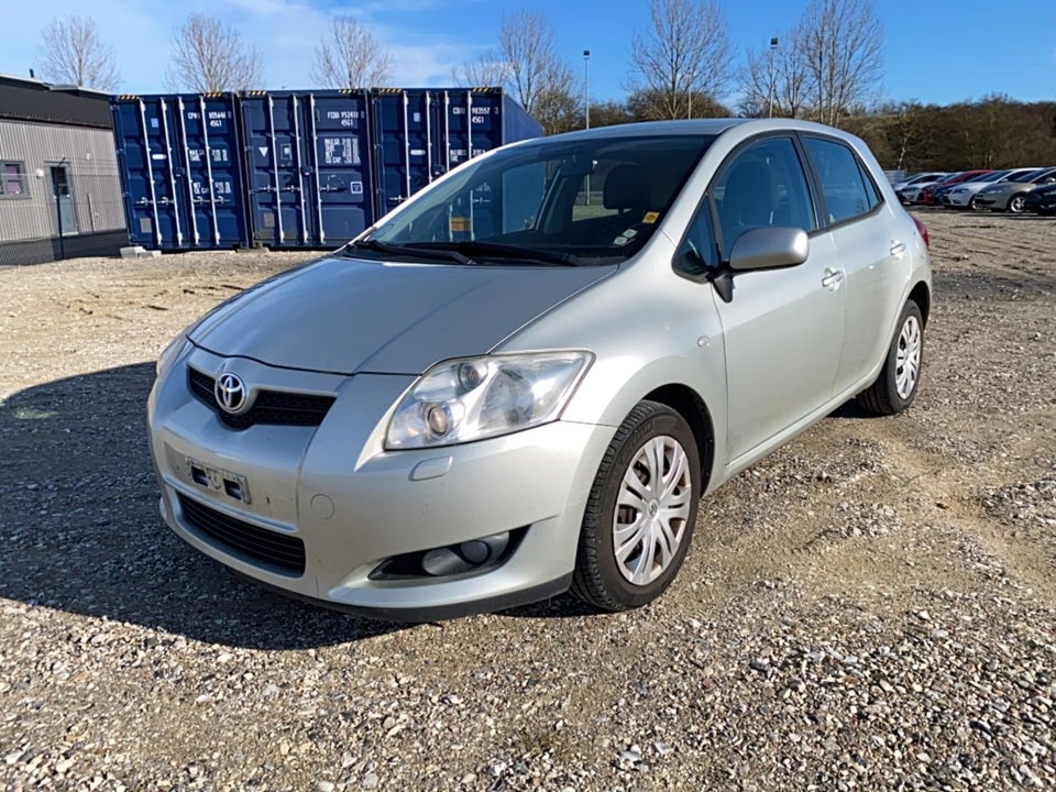 Toyota Auris 1,6 Terra 5d
