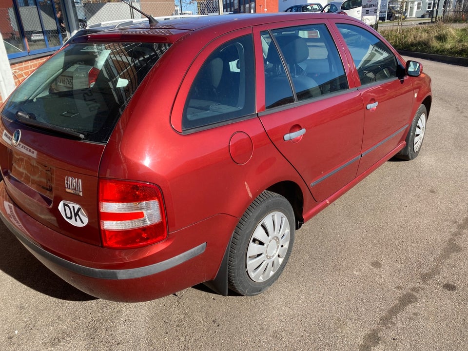 Skoda Fabia 1,4 16V 75 Ambiente Combi 5d