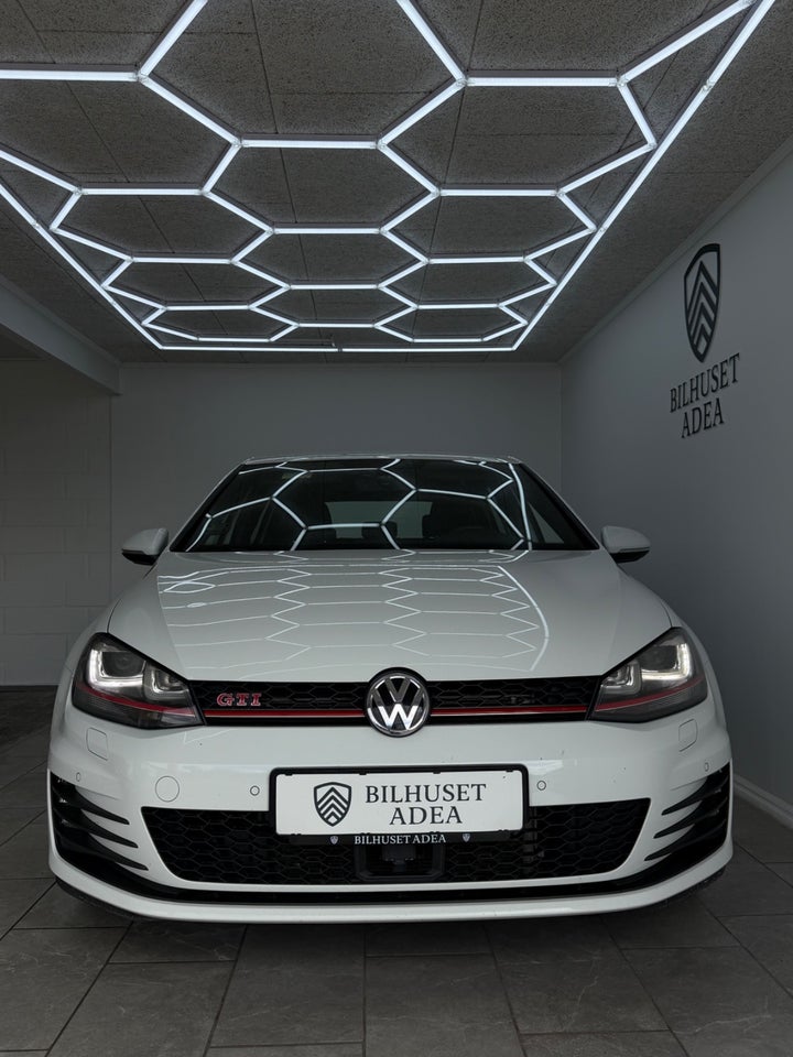 VW Golf VII 2,0 GTi Performance DSG BMT 5d