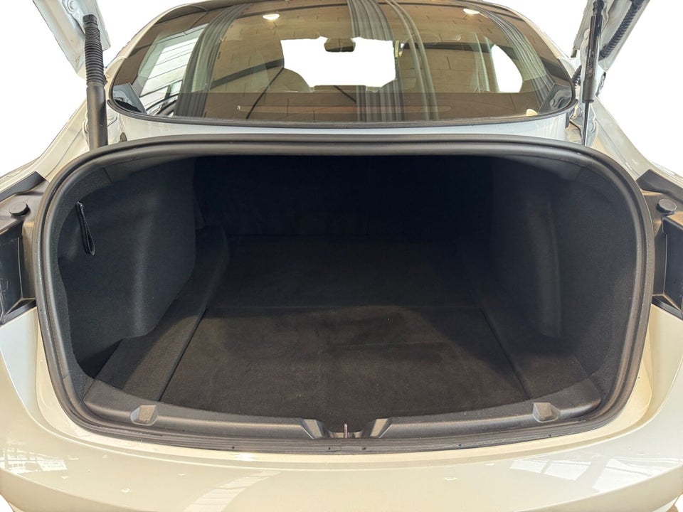 Tesla Model 3 Long Range AWD 4d