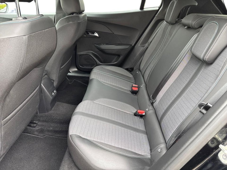 Peugeot 2008 1,2 PureTech 130 Selection Sport EAT8 5d