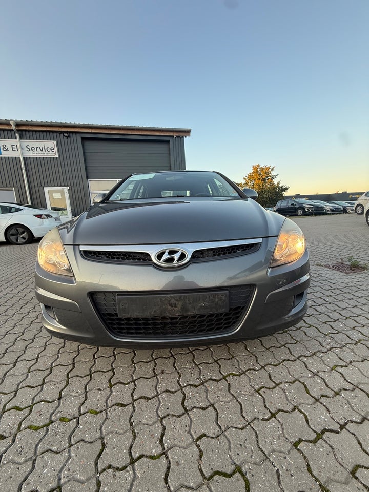 Hyundai i30 1,6 CRDi 90 Classic CW 5d