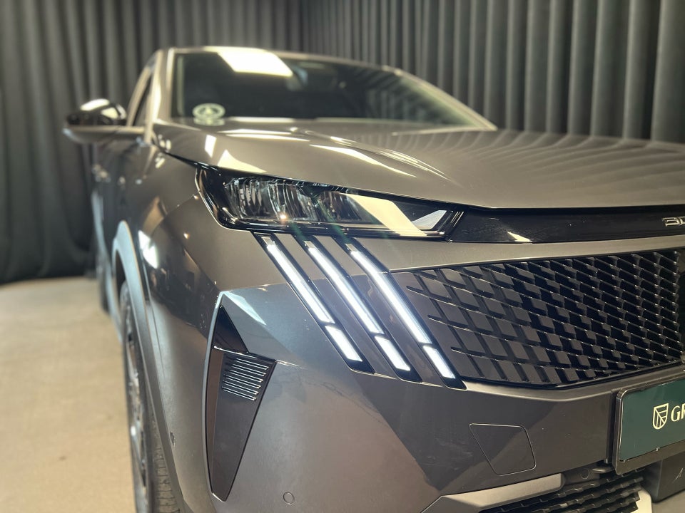 Peugeot e-3008 77 GT 5d