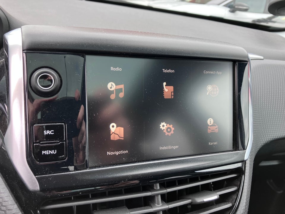 Peugeot 2008 1,2 e-THP 110 Selection Sky 5d