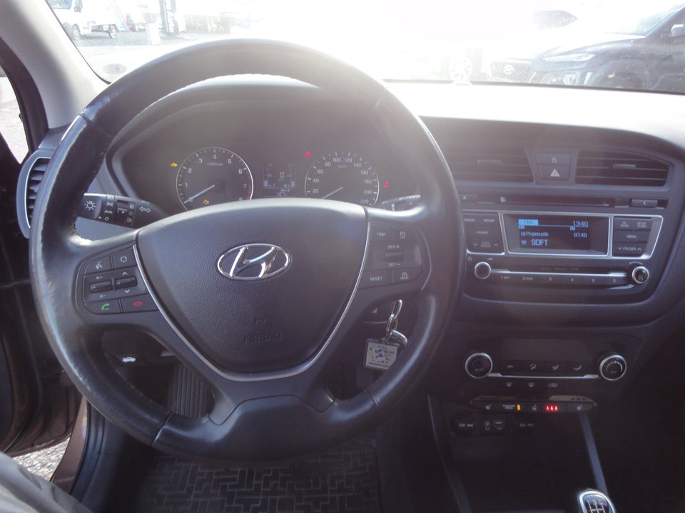 Hyundai i20 1,25 Premium 5d