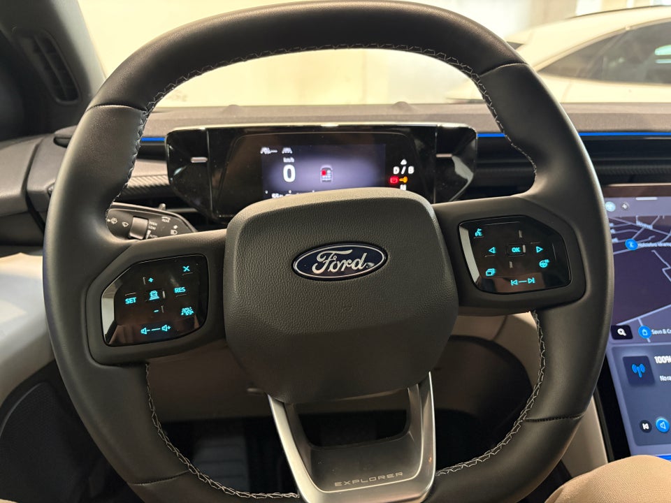 Ford Explorer 79 Premium Extended Range AWD 5d