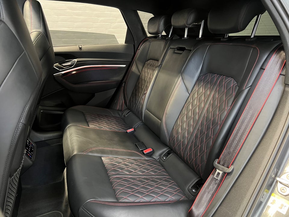 Audi Q8 e-tron 55 S-line quattro 5d