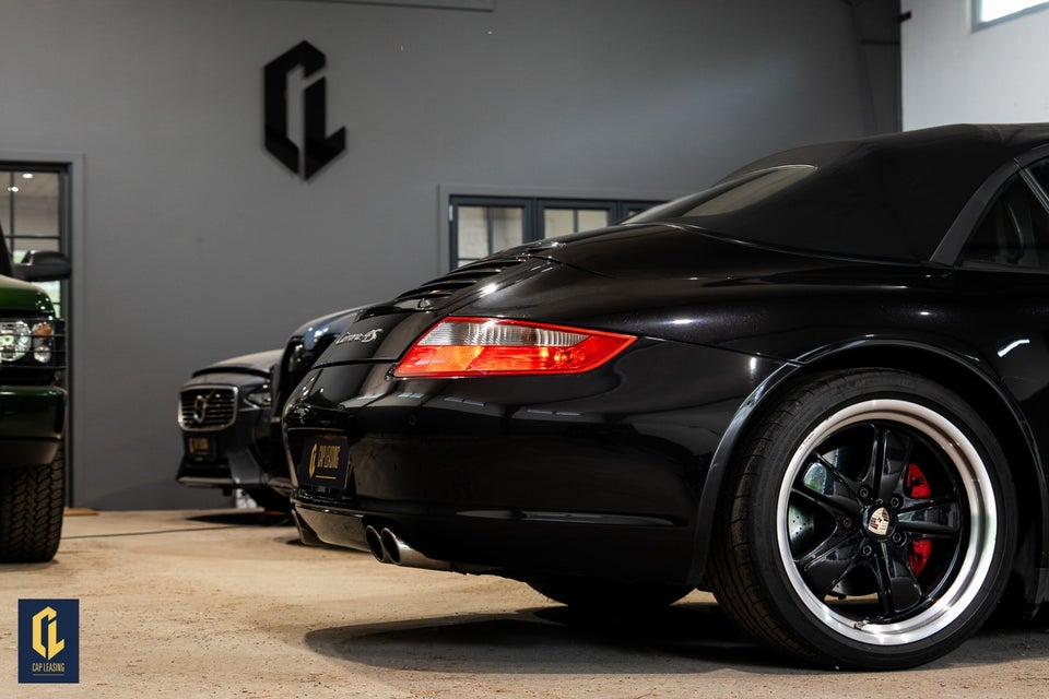 Porsche 911 Carrera 4S 3,8 Cabriolet Tiptr. 2d