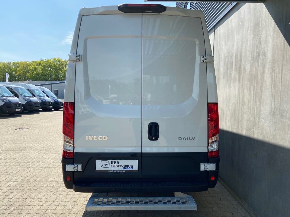 Iveco Daily 3,0 35S18 16m³ Van AG8