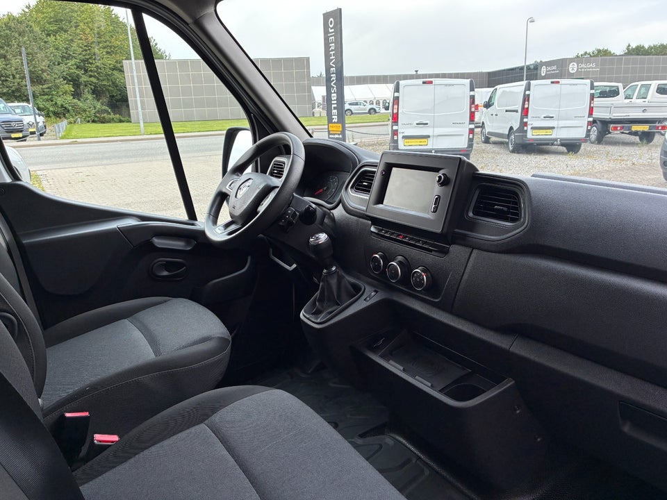 Renault Master IV T33 2,3 dCi 150 L2H2 Kassevogn