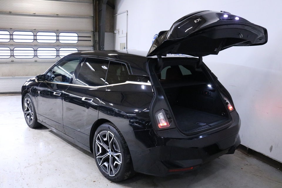 BMW iX xDrive40 Fully Charged Sport 5d
