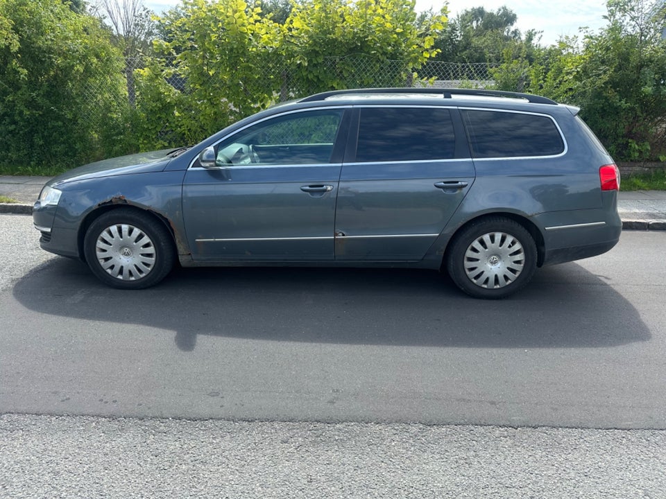 VW Passat 2,0 TDi 140 Sportline Variant BMT 5d