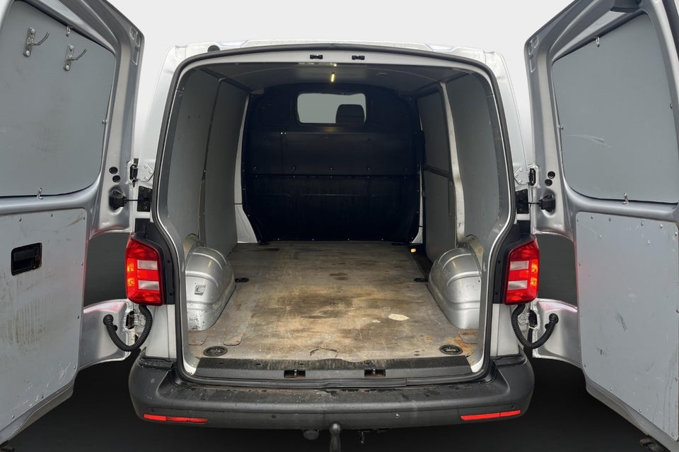 VW Transporter 2,0 TDi 140 Kassevogn kort