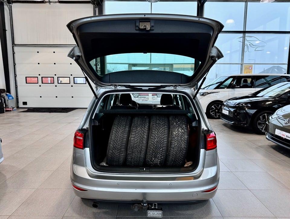 VW Golf Sportsvan 1,6 TDi 110 Lounge DSG BMT 5d