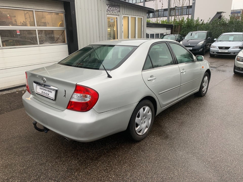 Toyota Camry 2,4 VVT-i aut. 4d