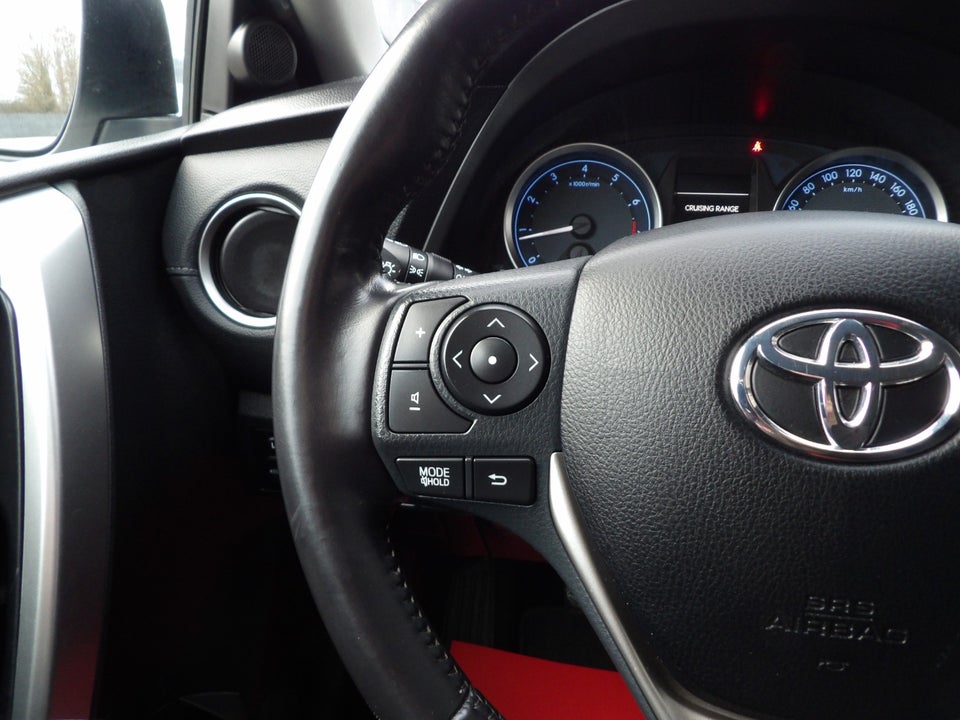 Toyota Auris 1,6 T2 Premium 5d