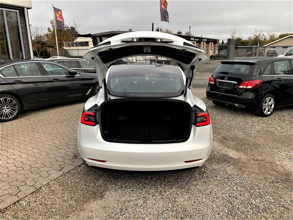 Tesla Model 3 Standard Range+ RWD 4d